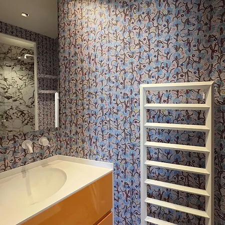 170m Air Conditioned Decor Апартаменты