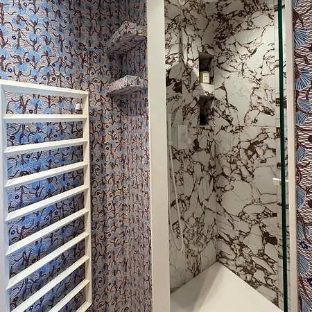 170m Air Conditioned Decor Апартаменты