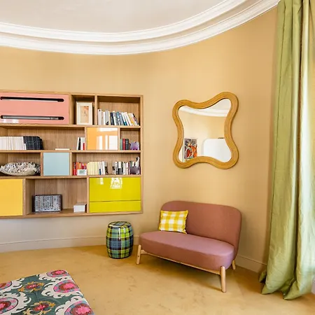170m Air Conditioned Decor * Paris