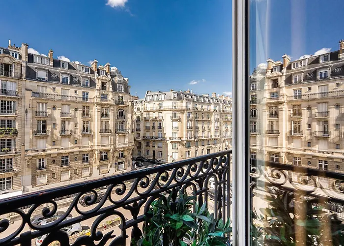 170m Air Conditioned Decor * Paris