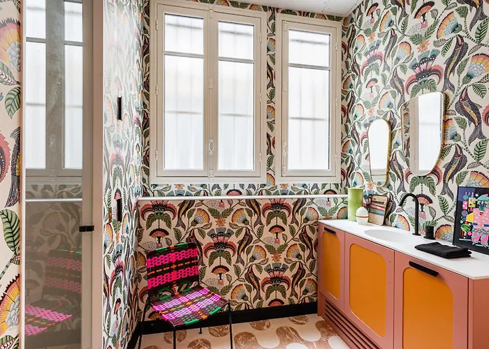 170m Air Conditioned Decor *